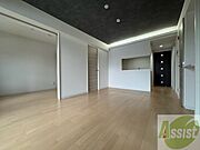 リビングを別角度から撮ってみました。家具の配置もしやすそう。