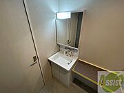 大きくて使いやすそうな独立洗面台になっています。