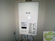 ガス給湯器です。操作しやすいパネルになってます。