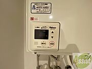 給湯器です。操作しやすいパネルになってます。