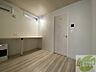 リビング/ダイニング：白を基調とした明るい印象のお部屋になっています！