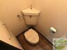 トイレ：こちらはトイレです。清潔感があり、安心して使用できます。