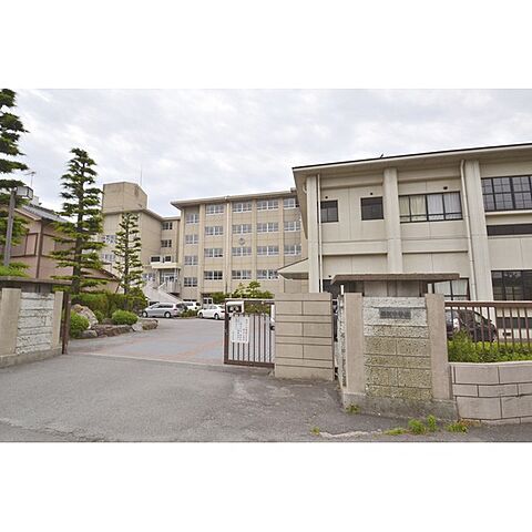 中学校「稲沢市立稲沢中学校まで1200ｍ」