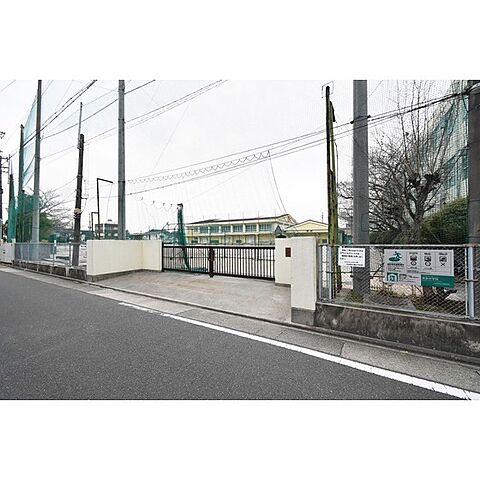 中学校「名古屋市立黄金中学校まで650ｍ」