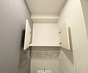 トイレの収納です。消耗品など置き場に困りません。