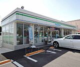 ファミリーマート桂西滝川町店まで110m