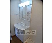 使いやすい独立洗面台です。