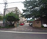 山ノ内小学校まで561m 京都ファミリーの隣にある学校です。