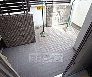 こちらのお部屋はテラス風の専用庭