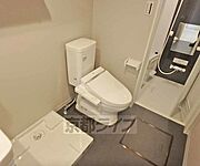ウォシュレット付き清潔感のあるトイレです