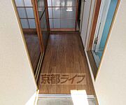 幅の広めな廊下です