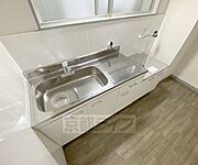 広いシンクのキッチンです。