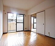 南北両面バルコニーで風通しの良いお部屋です。