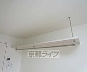 意外と使える吊り棚あります