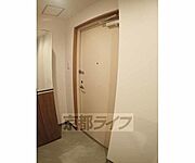 しっかりとしたドアです。