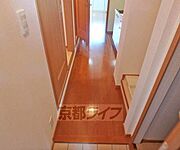 玄関から廊下にかけて