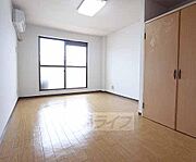 広々とした部屋です。
