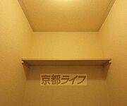 トイレうえの収納棚です・