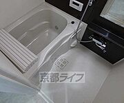 床が白なので明るい雰囲気です。
