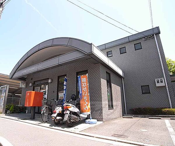 京都御前下立売郵便局まで61m 駐車場ありの郵便局で、ゆっくり手続可能