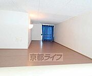 天井が高く広く感じますね。