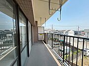 南向きのバルコニーで洗濯物が良く乾きそうですね♪