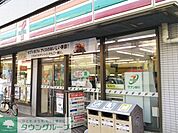 セブンイレブン 徒歩1分。 40m