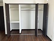 ２階寝室8.5帖（南側）のクローゼット写真です。