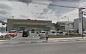 八十二銀行 小諸東支店（427m）