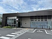 八十二銀行 岩村田支店（2396m）