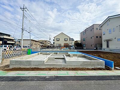 外観：2号棟【外観】こちらの物件が少しでも気になるようでしたら、お気軽にお問合せください。人生でいちばん大きなお買い物ですので、ゆっくりご見学ください。ネット上の画像と実際の見学では、リアル感がま…