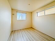 【今どきのこども部屋】  昨今のトレンドになりつつあるのが、広過ぎず、快適すぎない子ども部屋。勉強と寝るだけの部屋にすることで閉じこもりがなくなり、リビングで過ごす時間が増えると言われていま…