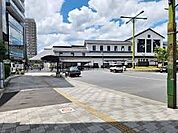 駅 3000m 岩槻駅(昭和4年開業。現在は東武アーバンパークラインの駅。各駅列車と急行が停車。上りは大宮方面、下りは春日部方面になっています。駅にはエレベーター、エスカレーターが設置され、…