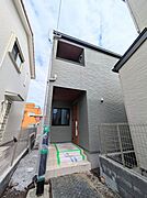 【外観】家族の温かさと陽光の暖かさ、楽しい毎日と明るい未来を予感させる「空間が織り成すひとつ先の住み心地」を演出します。