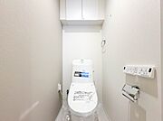 【Toilet-トイレ-】  いつも清潔なスペースであってほしいのが毎日使うトイレです。掃除がしやすいのはもちろん、落ち着けるスペースとして機能することも大切です。