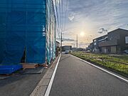 【前面道路5.4帖】車の通行が少ないので、静かな住環境を維持することができます。