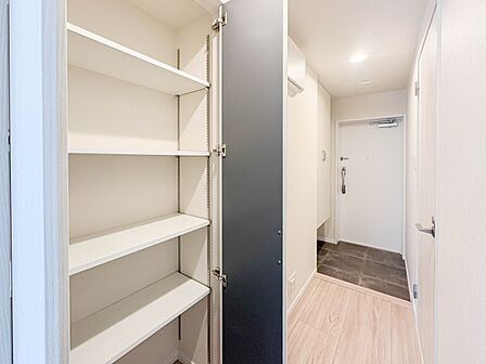 【収納】各部屋を最大限に広く使って頂ける様、全居住スペースに収納付。プライベートルームはゆったりと快適に。