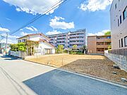 【前面道路】車の通行が少ないので、静かな住環境を維持することができます。