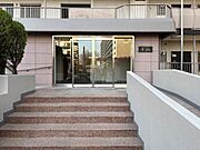 【エントランス】落ちついた外観にマッチしたエントランス。