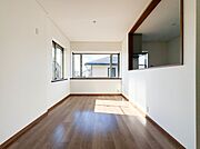 【ダイニング】広々としたリビングダイニング。ゆったりとしたキッチン。生活動線をLDK に集中させ、ご家族が過ごしやすい空間設計にしました。
