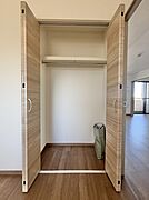 【収納】各部屋を最大限に広く使って頂ける様、全居住スペースに収納付。プライベートルームはゆったりと快適に。