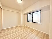 【寝室】充実した生活は伸びやかな居室空間から始まります。快適に・伸びやかに。心の潤いを求める方々へ。