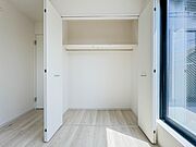 【収納】各部屋を最大限に広く使って頂ける様、全居住スペースに収納付。プライベートルームはゆったりと快適に。