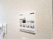 【浴室暖房乾燥機】雨の日の部屋干しは乾きにくく、生乾きの臭いが気になります。浴室暖房乾燥機があればそんな心配はいりません。換気や暖房機能もあるのでカビの発生や寒い日のヒートショックも防ぎます…