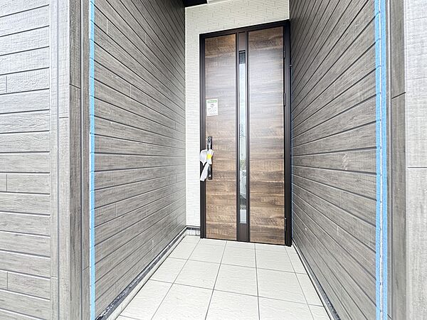玄関を拡大表示