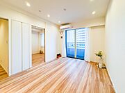 【リビングダイニング】内装もいたってシンプル。家事や趣味、子育てにも集中。