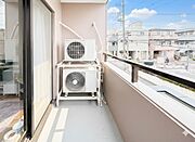【バルコニー】  バルコニーから差し込む陽光・通風は、住環境・快適性と共に有り続ける貴重な「財産」です。※CG加工にて晴れにしてます。