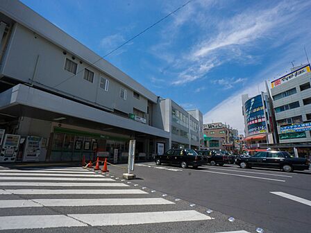 駅 800m ＪＲ北浦和駅(京浜東北線の停車駅です。駅の広いスペースのターミナルからは、教育機関方面、さいたま市立病院方面へ、バスによる運行が繁盛に行われています。交通の重要な中継地点として…