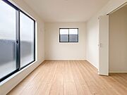 【洋室6.5帖】充実した生活は伸びやかな居室空間から始まります。快適に・伸びやかに。心の潤いを求める方々へ。