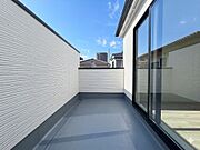 2号棟【バルコニー】バルコニーから差し込む陽光・通風は、住環境・快適性と共に有り続ける貴重な「財産」です。